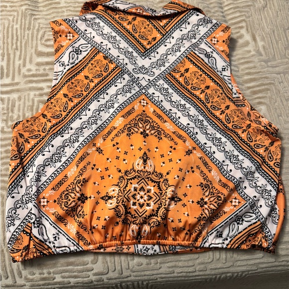 RACHEL ZOE PAISLEY FAUX WRAP SLEEVELESS CROPPED TOP - Picture 3 of 4